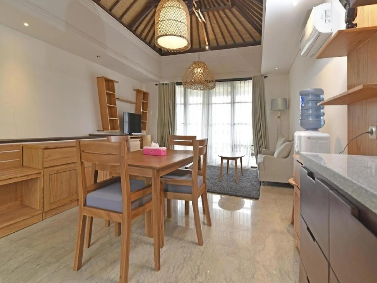 Reddoorz Plus Near Pantai Jimbaran 2*, 金巴兰 印尼