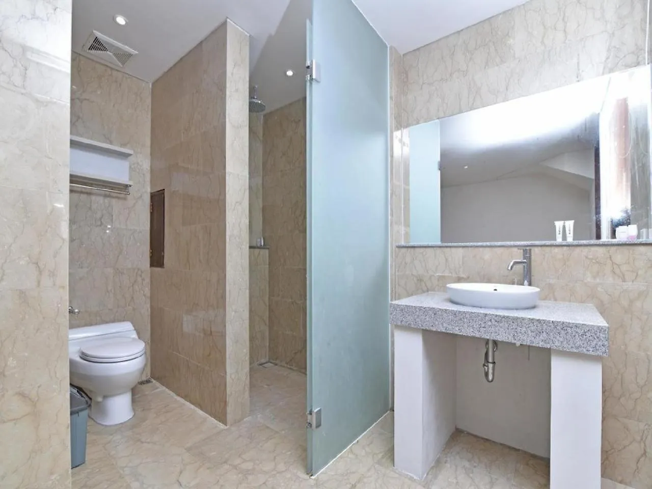 Reddoorz Plus Near Pantai Jimbaran 印尼